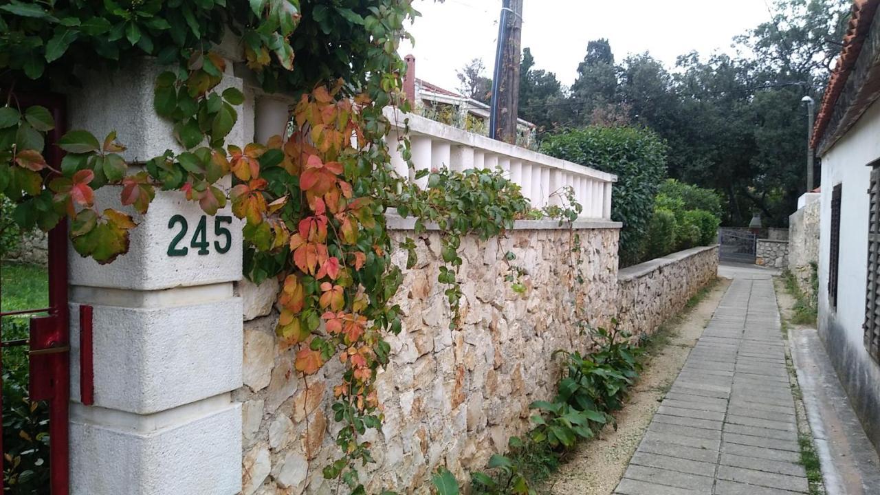 Apartments Lovor Silba Esterno foto