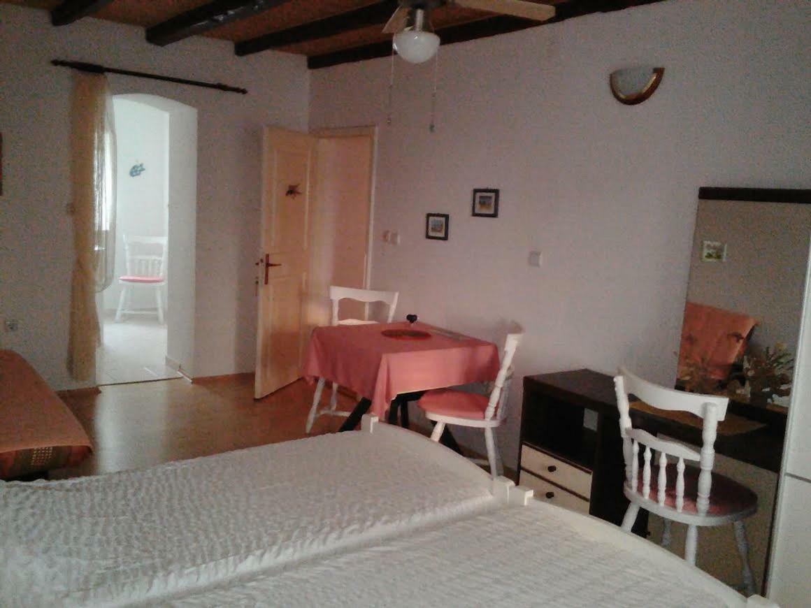Apartments Lovor Silba Esterno foto
