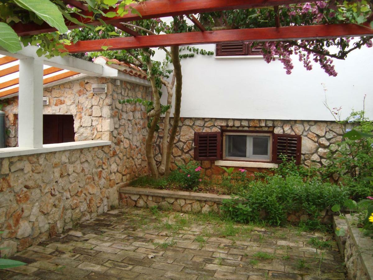 Apartments Lovor Silba Esterno foto