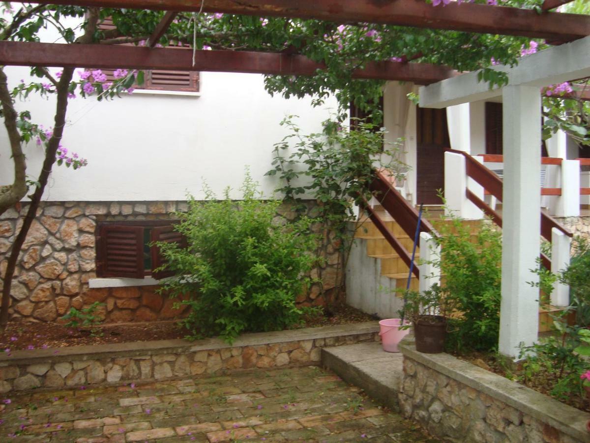 Apartments Lovor Silba Esterno foto