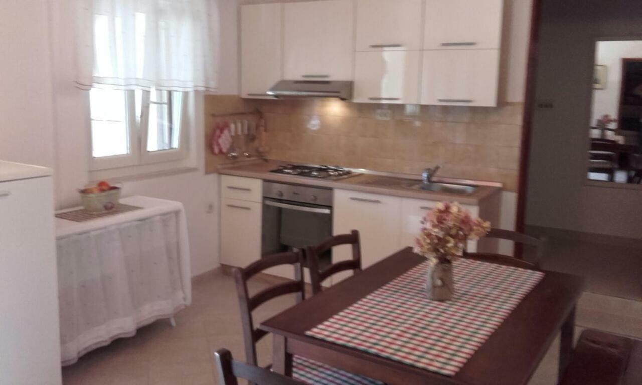 Apartments Lovor Silba Esterno foto