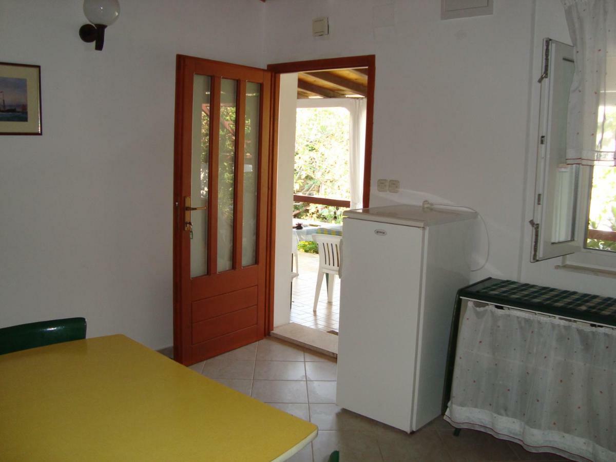 Apartments Lovor Silba Esterno foto