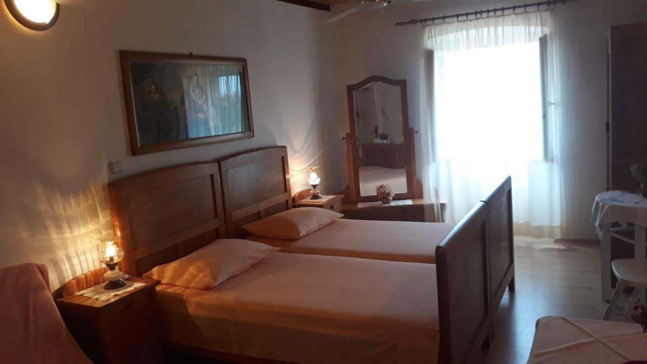 Apartments Lovor Silba Esterno foto