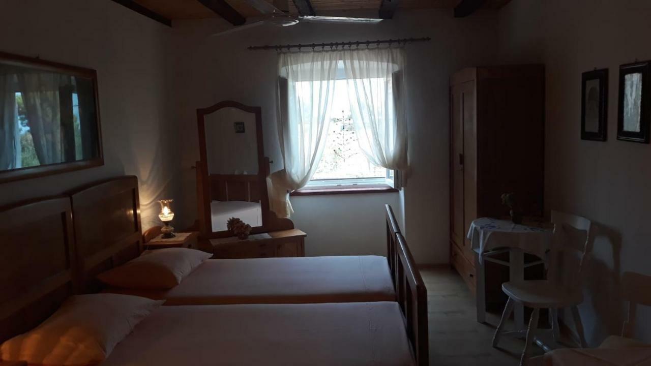 Apartments Lovor Silba Esterno foto
